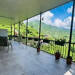 Country house 8 Mountains Near Chakvi *